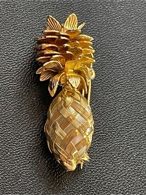 Gold Tone Pineapple Pendant Brooch - Women Jewelry